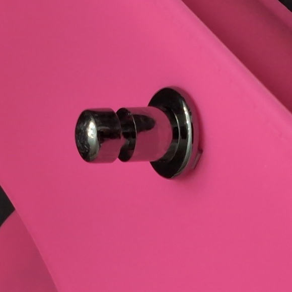 American Jewel Girls Pink Quilted Gummy Shoulder Bag with Chain Link Strap. - Picture 11 of 15